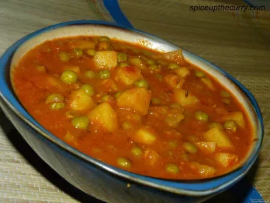 Aloo Mutter (Potatoes with Green Peas)