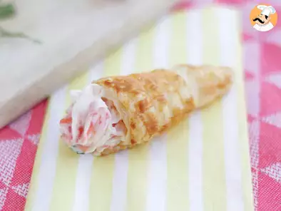 Flaky cones with salmon and cream cheese - Video recipe ! - photo 3