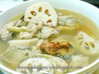 Lotus Roots with Peanuts Soup