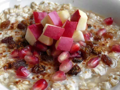 Spiced porridge with apple and pomegranate