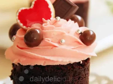 Valentine chocolate strawberry cupcake