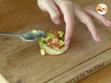 Avocado and salmon blini appetizer - Preparation step 3
