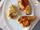 Pizza-style boat rolls stuffed with tomato sauce, ham and mozzarella - Preparation step 8