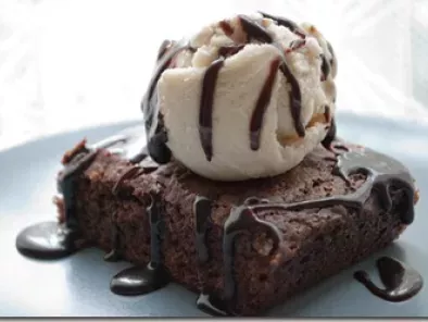 DELUXE COCOA BROWNIES WITH VANILLA ICE CREAM AND HOT FUDGE