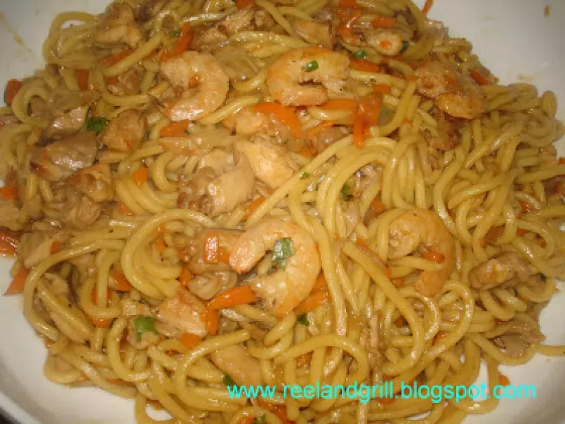 Easy Pancit Miki (Stir-Fried Egg Noodles in Soy Sauce) - photo 2