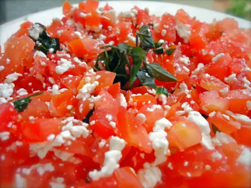 Salada de Tomate com Queijo Cottage e Manjericão - foto 2