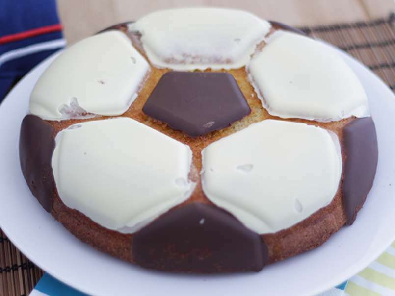 Soccer ball cake - Video recipe !