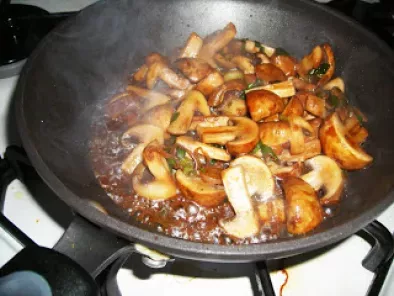 Stir-Fry de Vegetais e Cogumelos com Macarrao Chines