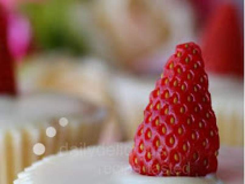 Strawberry Cheesecake Muffin - photo 3