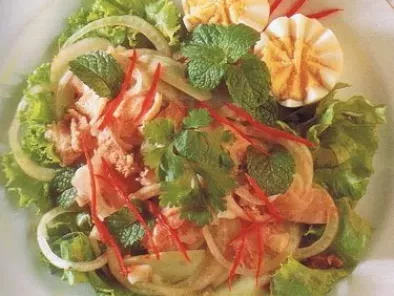 Thieve's Spicy Salad (Yam Khamoi)